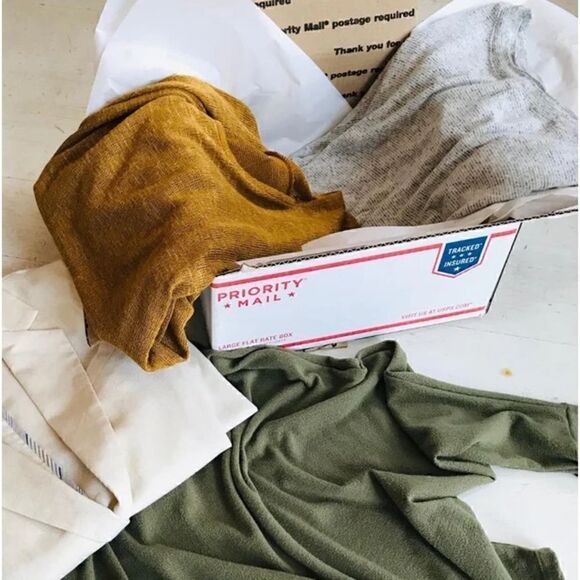 Contemporary Reseller Box Women’s Clothing Dresses Shorts Tops Blouses Tank - Picture 7 of 8